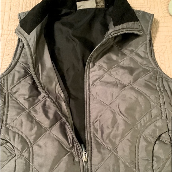 Jane Ashley Women’s Gray Zippered Vest with Pockets  Size medium - Picture 3 of 3